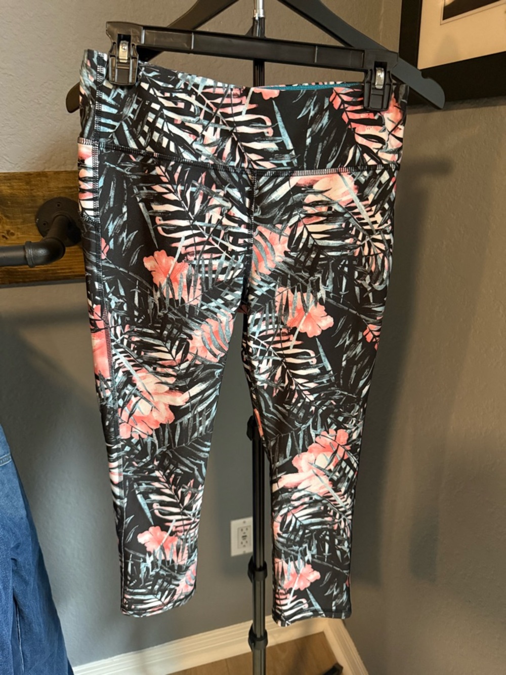 Girls Floral Palm Print Active Crop Leggings - Black & Coral